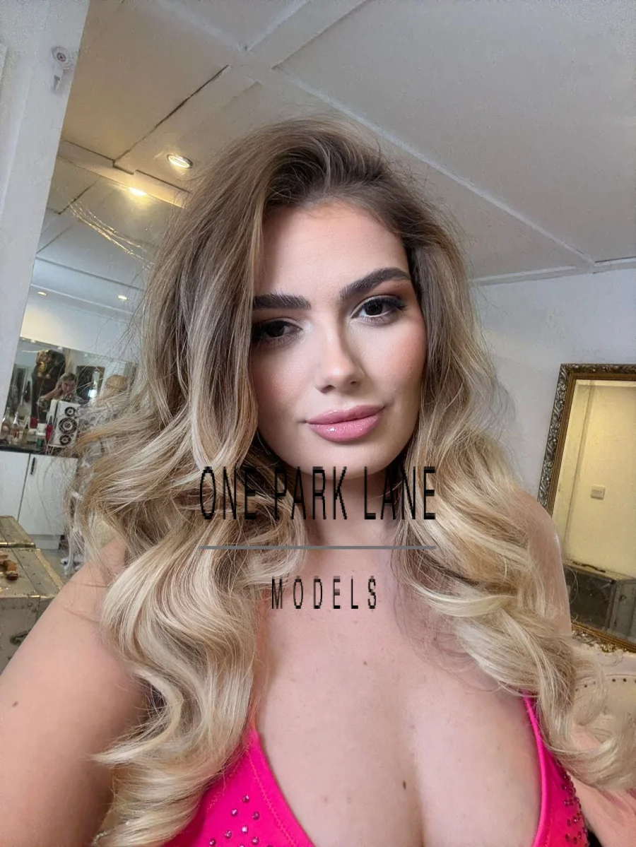Image #5 of Nadia